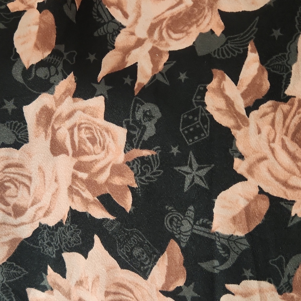 NWT Torrid Skull Tattoo & Floral Design Satin Kimono Robe Size 00/0 ( Plus ) - Picture 5 of 7
